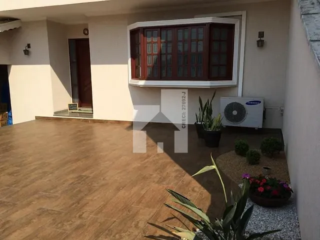 Sobrado com 221m² 3 quartos e 2 banheiros, à venda, no bairro Vila Galvão - Horto Florestal em Jundiaí