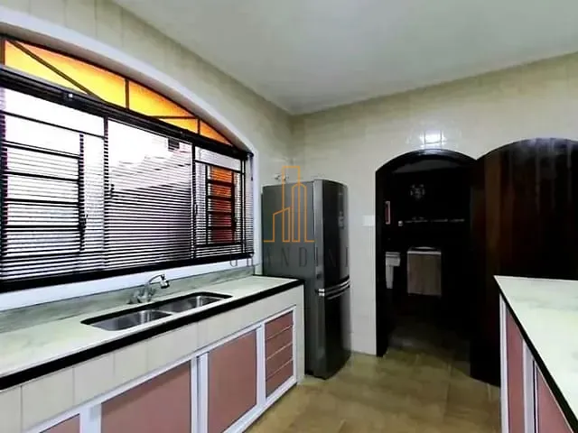 Sobrado com 238m² 3 quartos e 2 banheiros, à venda, no bairro Barcelona em São Caetano do Sul