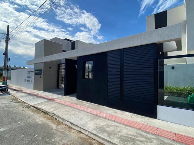 Sobrado com 67m² 2 quartos e 3 banheiros, à venda, no bairro Rio Pequeno em Camboriú