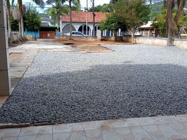 Sobrado com 450m² 3 quartos e 3 banheiros, à venda, no bairro Cachoeira do Bom Jesus em Florianópolis
