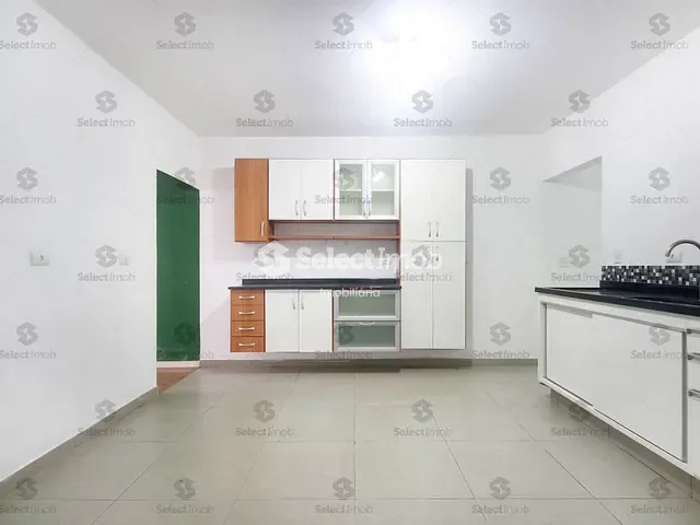 Sobrado com 265m² 4 quartos e 2 banheiros, à venda, no bairro Vila Nossa Senhora das Vitórias em Mauá