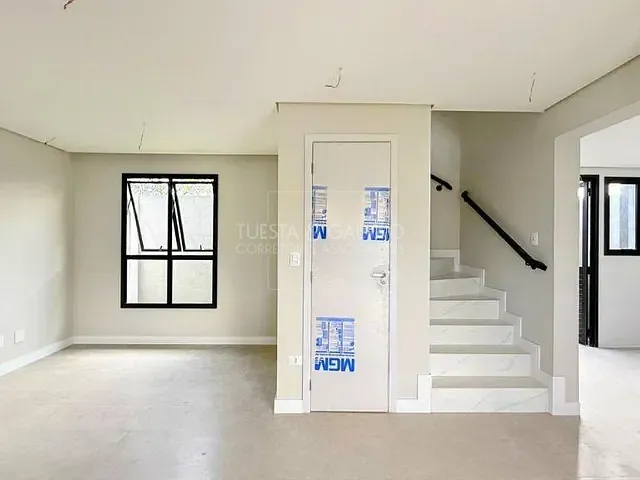 Sobrado com 120m² 3 quartos e 2 banheiros, à venda, no bairro Capão Raso em Curitiba