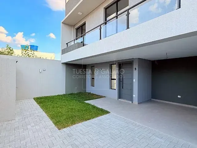 Sobrado com 120m² 3 quartos e 2 banheiros, à venda, no bairro Capão Raso em Curitiba