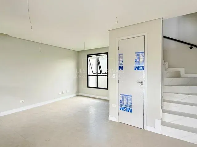 Sobrado com 120m² 3 quartos e 2 banheiros, à venda, no bairro Capão Raso em Curitiba