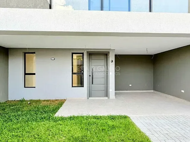 Sobrado com 120m² 3 quartos e 2 banheiros, à venda, no bairro Capão Raso em Curitiba