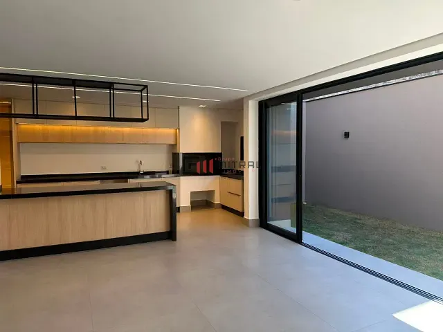 Sobrado com 181m² 3 quartos e 2 banheiros, à venda, no bairro Jardim Burle Marx em Londrina