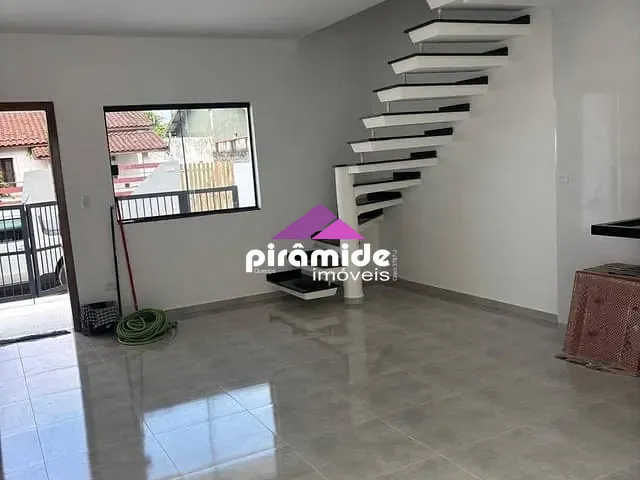Sobrado com 77m² 2 quartos e 4 banheiros, à venda, no bairro Massaguaçu em Caraguatatuba