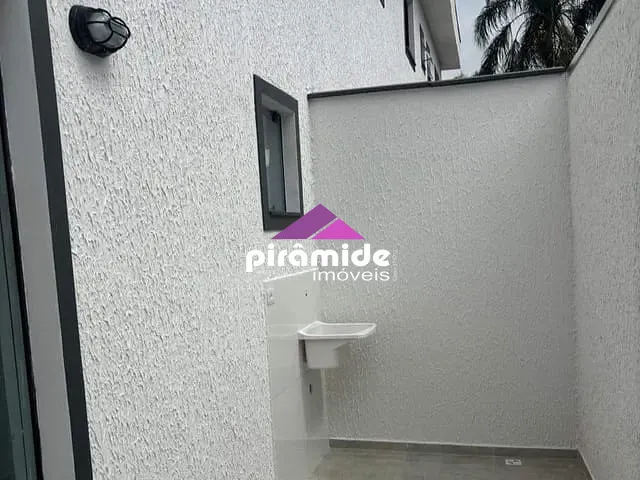 Sobrado com 77m² 2 quartos e 4 banheiros, à venda, no bairro Massaguaçu em Caraguatatuba