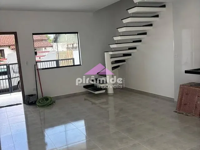 Sobrado com 77m² 2 quartos e 4 banheiros, à venda, no bairro Massaguaçu em Caraguatatuba