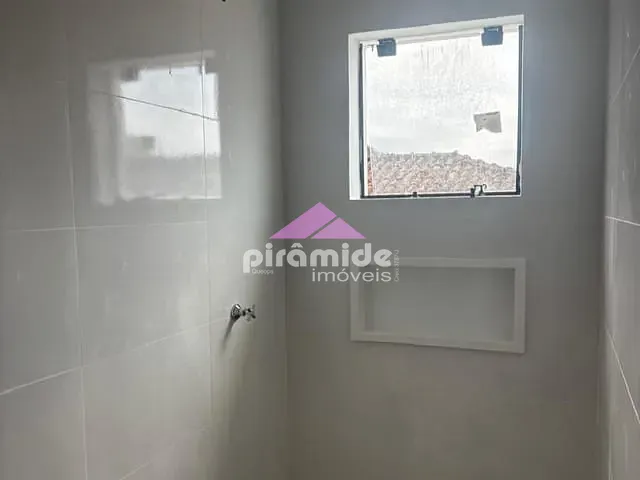 Sobrado com 77m² 2 quartos e 4 banheiros, à venda, no bairro Massaguaçu em Caraguatatuba