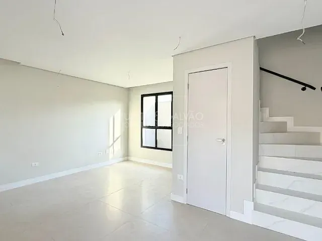 Sobrado com 120m² 3 quartos e 2 banheiros, à venda, no bairro Capão Raso em Curitiba
