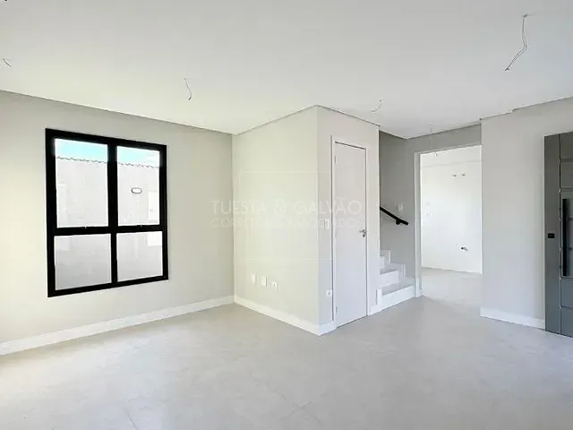 Sobrado com 120m² 3 quartos e 2 banheiros, à venda, no bairro Capão Raso em Curitiba