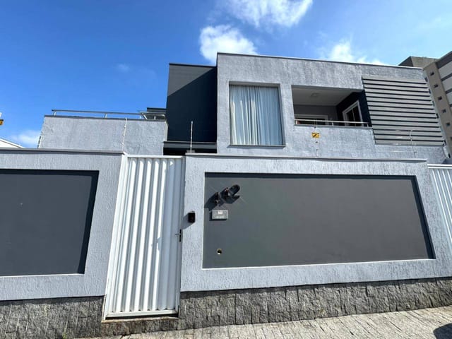 Sobrado com 263m² 3 quartos e 2 banheiros, à venda, no bairro São João em Itajaí