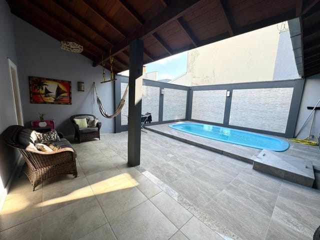 Sobrado com 263m² 3 quartos e 2 banheiros, à venda, no bairro São João em Itajaí