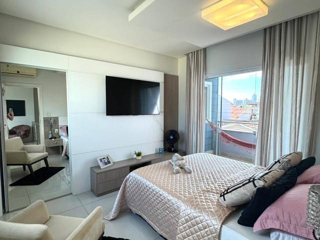 Sobrado com 263m² 3 quartos e 2 banheiros, à venda, no bairro São João em Itajaí