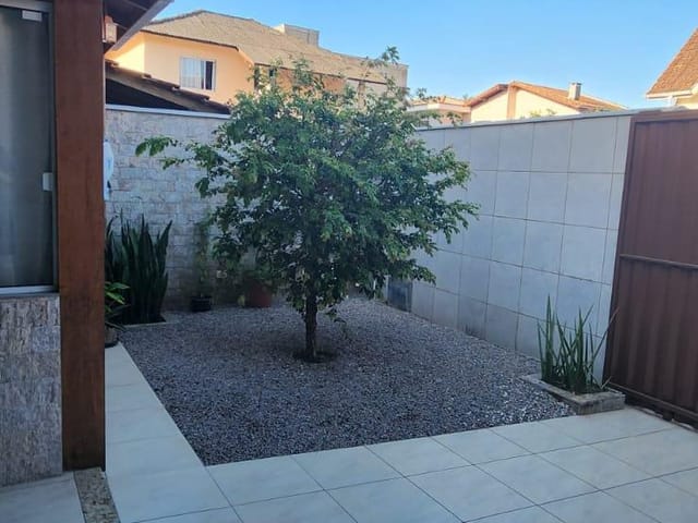 Sobrado com 140m² 3 quartos e 2 banheiros, à venda, no bairro Vargem Grande em Florianópolis