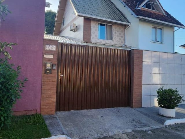 Sobrado com 140m² 3 quartos e 2 banheiros, à venda, no bairro Vargem Grande em Florianópolis