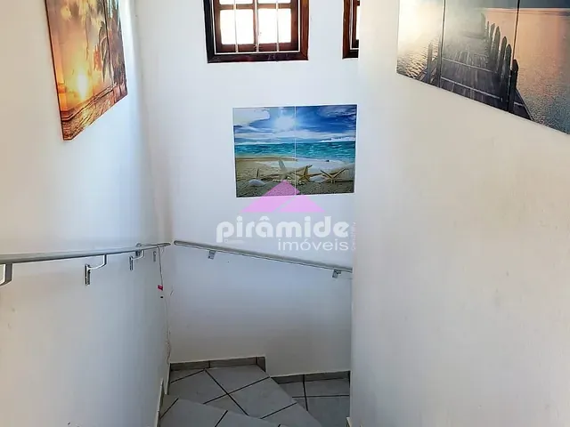 Sobrado com 281m² 4 quartos e 4 banheiros, à venda, no bairro Massaguaçu em Caraguatatuba