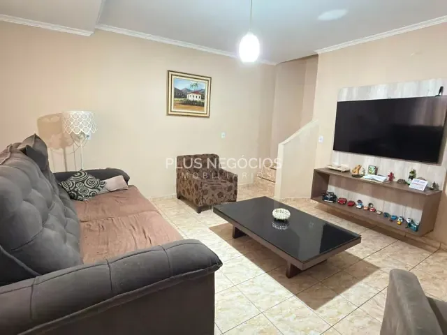 Sobrado com 150m² 3 quartos e 3 banheiros, à venda, no bairro Parque das Laranjeiras em Sorocaba