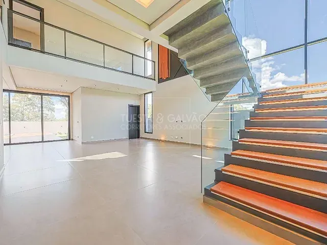 Sobrado com 326m² 3 quartos e 5 banheiros, à venda, no bairro Butiatumirim em Colombo