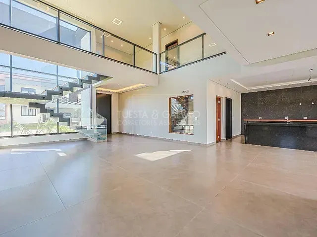 Sobrado com 326m² 3 quartos e 5 banheiros, à venda, no bairro Butiatumirim em Colombo