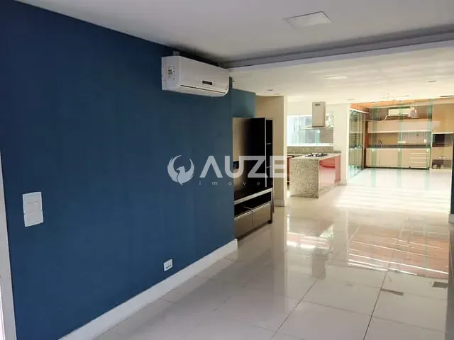 Sobrado 3 quartos e 3 banheiros, à venda, no bairro Cajuru em Curitiba