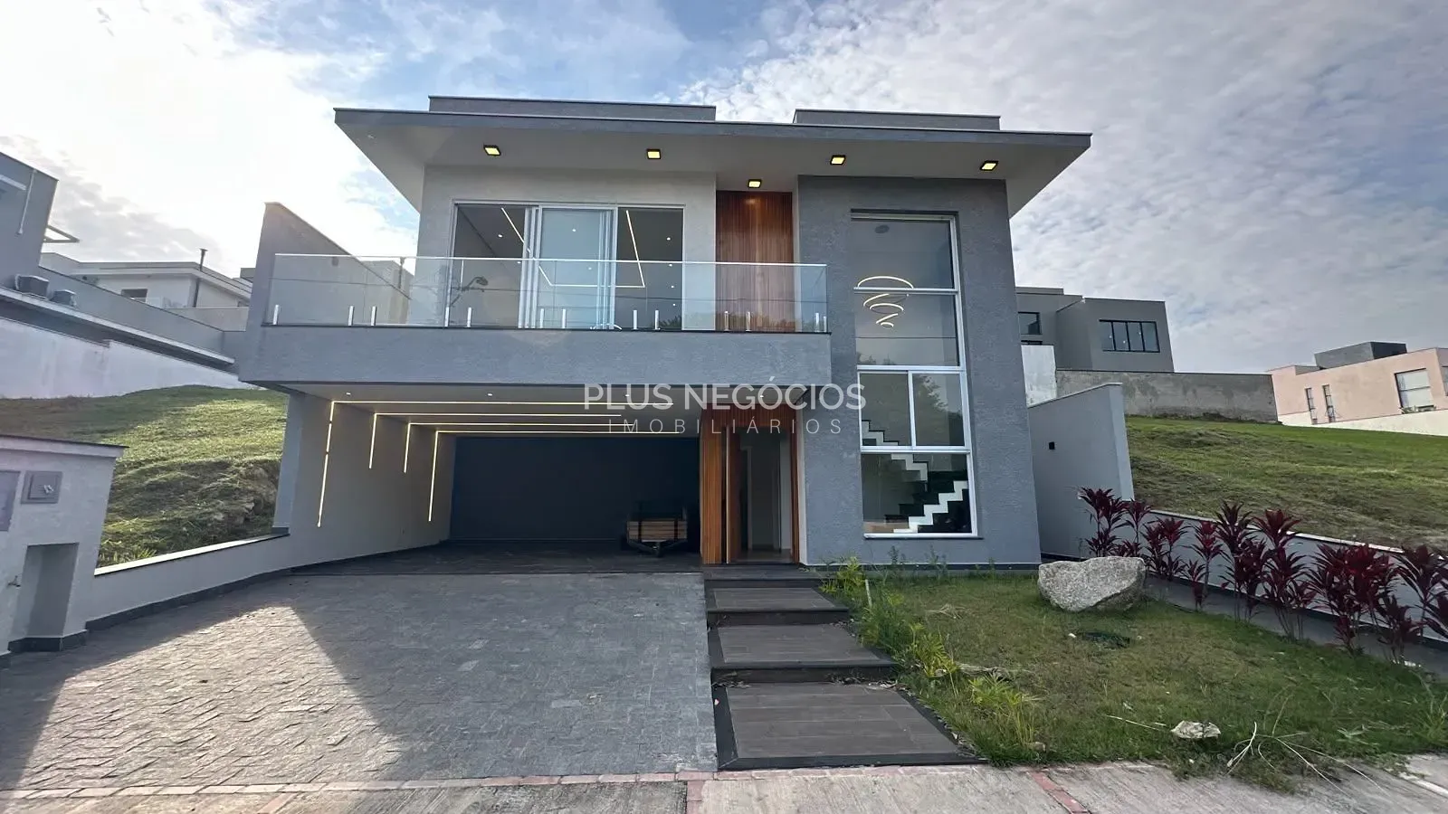 Sobrado, 3 quartos, 242 m² - Foto 1