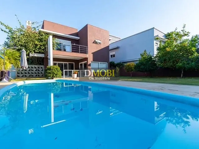 Sobrado com 670m² 4 quartos e 1 banheiro, à venda, no bairro Distrito Industrial em Cachoeirinha