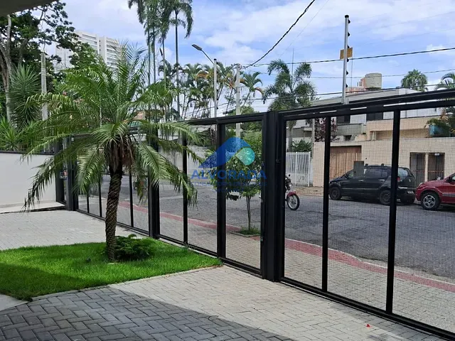 Sobrado com 450m² 6 quartos e 7 banheiros, à venda ou para alugar, no bairro Jardim Esplanada em São José dos Campos