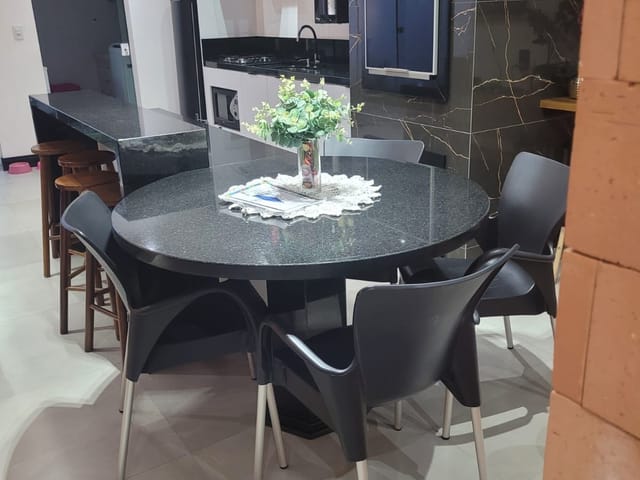 Sobrado com 215m² 3 quartos e 2 banheiros, à venda, no bairro Areias em Camboriú