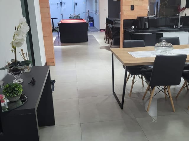 Sobrado com 215m² 3 quartos e 2 banheiros, à venda, no bairro Areias em Camboriú