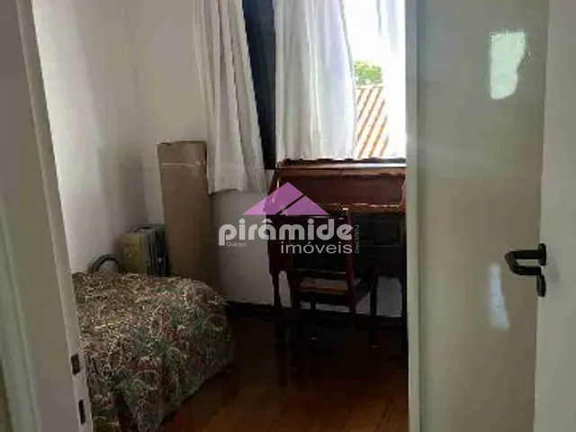 Sobrado com 100m² 3 quartos e 2 banheiros, à venda, no bairro Bosque dos Eucaliptos em São José dos Campos