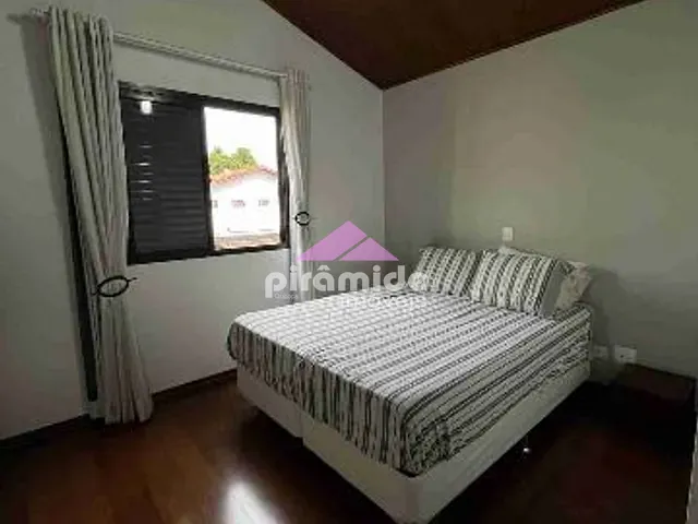 Sobrado com 100m² 3 quartos e 2 banheiros, à venda, no bairro Bosque dos Eucaliptos em São José dos Campos