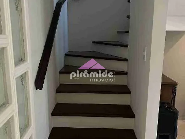 Sobrado com 100m² 3 quartos e 2 banheiros, à venda, no bairro Bosque dos Eucaliptos em São José dos Campos