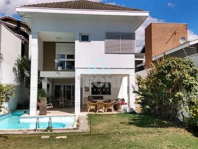 Sobrado com 469m² 4 quartos e 4 banheiros, à venda, no bairro Independência em Taubaté