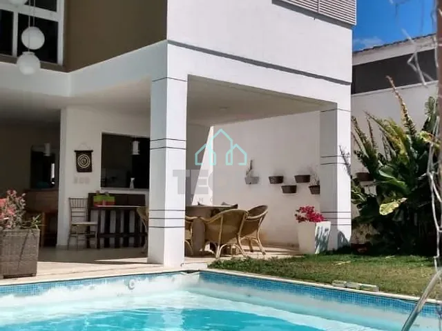 Sobrado com 469m² 4 quartos e 4 banheiros, à venda, no bairro Independência em Taubaté