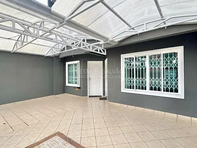 Sobrado com 140m² 3 quartos e 3 banheiros, à venda, no bairro Capão Raso em Curitiba