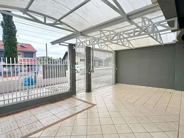 Sobrado com 140m² 3 quartos e 3 banheiros, à venda, no bairro Capão Raso em Curitiba