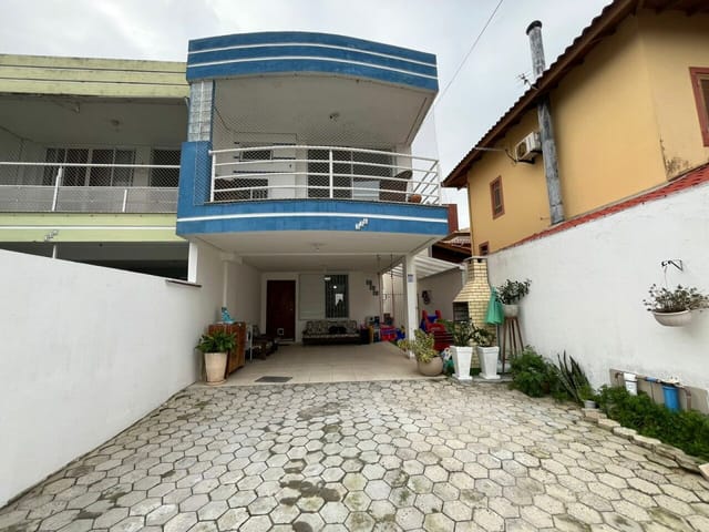 Sobrado com 159m² 2 quartos e 3 banheiros, à venda, no bairro Ingleses do Rio Vermelho em Florianópolis