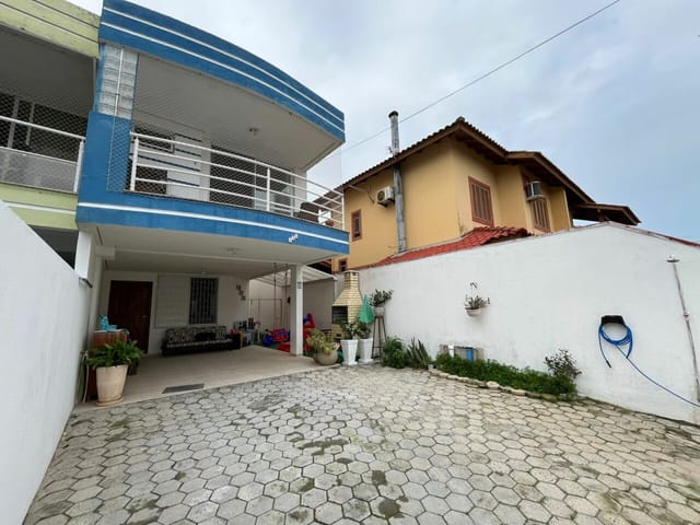 Sobrado com 159m² 2 quartos e 3 banheiros, à venda, no bairro Ingleses do Rio Vermelho em Florianópolis
