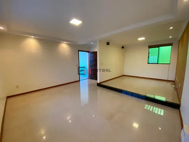 Sobrado 3 quartos e 3 banheiros, à venda, no bairro Jardim Tarumã em Londrina