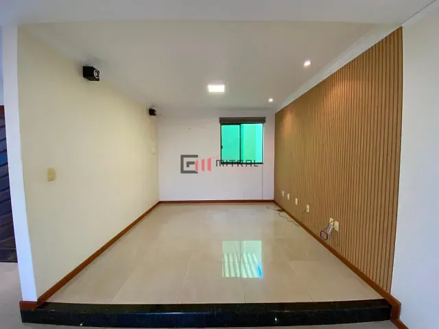 Sobrado 3 quartos e 3 banheiros, à venda, no bairro Jardim Tarumã em Londrina