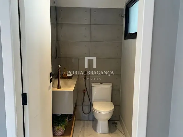 Sobrado com 500m² 3 quartos e 6 banheiros, à venda, no bairro Condomínio Vale das Águas em Bragança Paulista