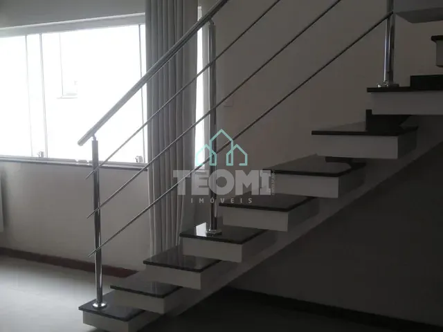 Sobrado com 300m² 4 quartos e 5 banheiros, à venda, no bairro Jardim Independência em Taubaté