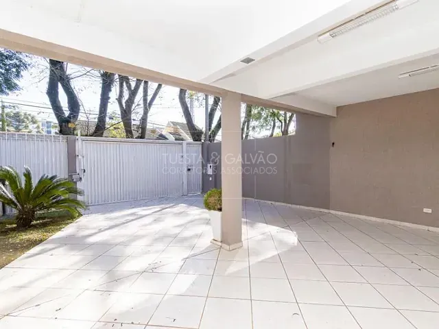 Sobrado com 330m² 3 quartos e 6 banheiros, à venda, no bairro Água Verde em Curitiba