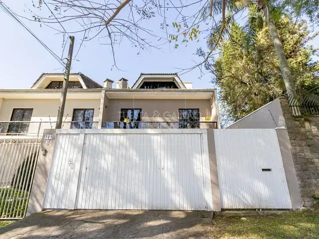 Sobrado com 330m² 3 quartos e 6 banheiros, à venda, no bairro Água Verde em Curitiba