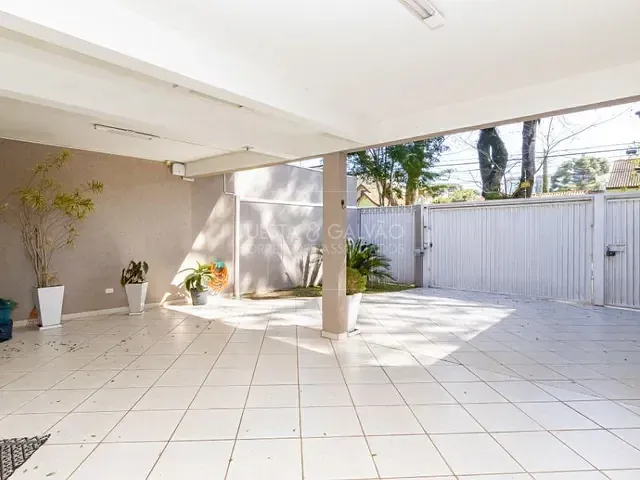 Sobrado com 330m² 3 quartos e 6 banheiros, à venda, no bairro Água Verde em Curitiba