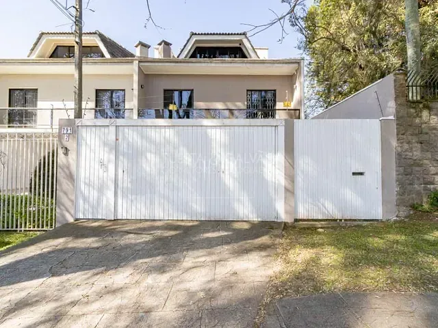 Sobrado com 330m² 3 quartos e 6 banheiros, à venda, no bairro Água Verde em Curitiba