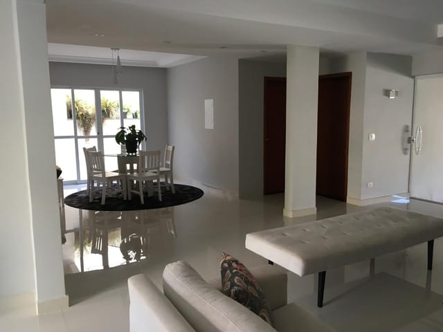Foto do Sobrado - Condomínio Vale das Araucárias , Sobrado à venda, 4 dormitórios, 2 vagas, 350 m², Vale das Araucárias, Londrina, PR | Guepardo Imob
