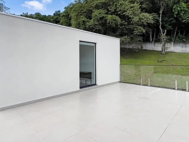 Sobrado com 450m² 4 quartos e 5 banheiros, à venda, no bairro Barra em Balneário Camboriú